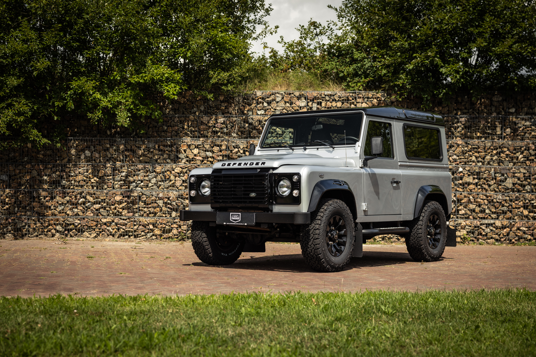 Land Rover Defender 110 Adventure Edition Commercial (2015)