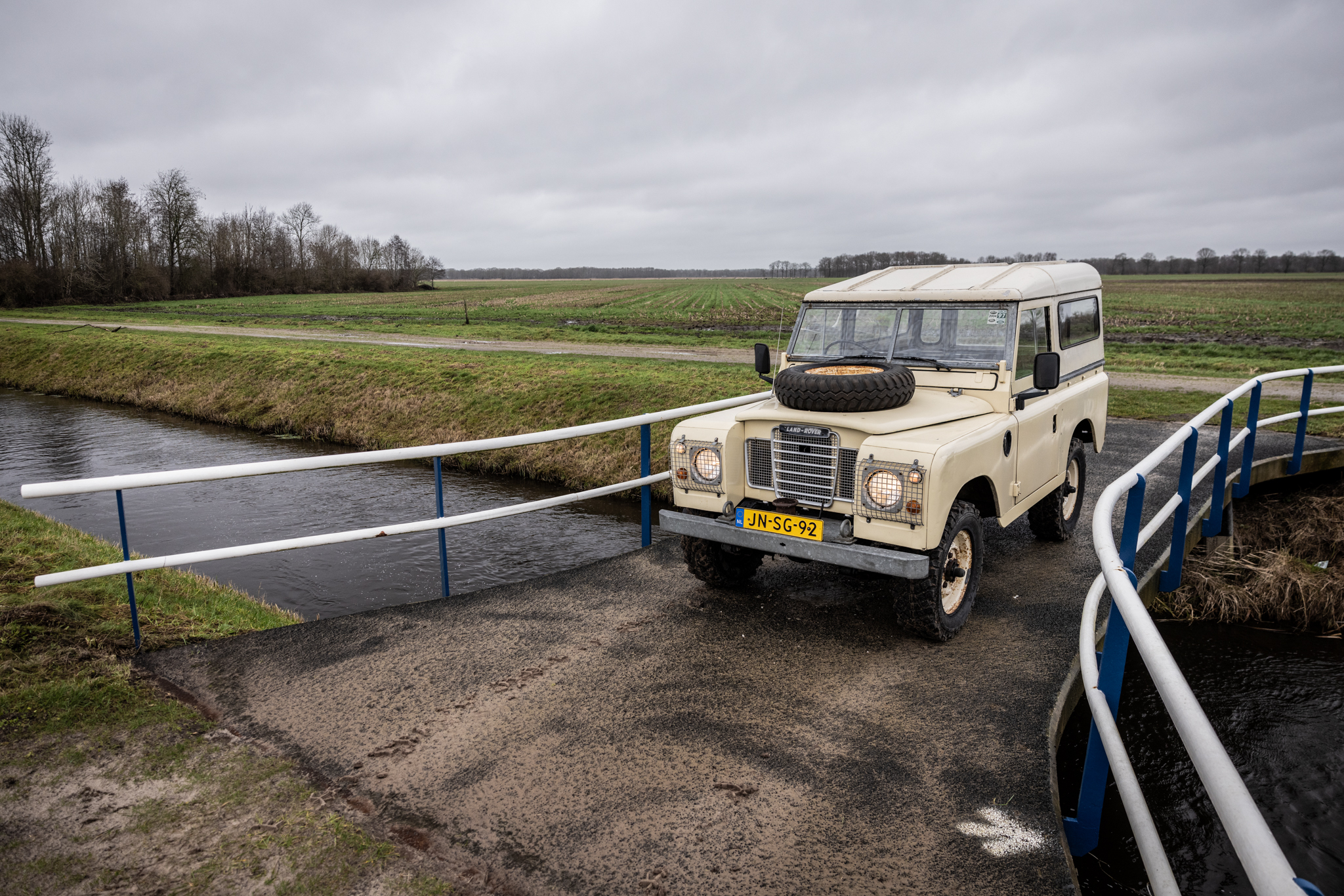 Land Rover Defender 110 Adventure Edition Commercial (2015)