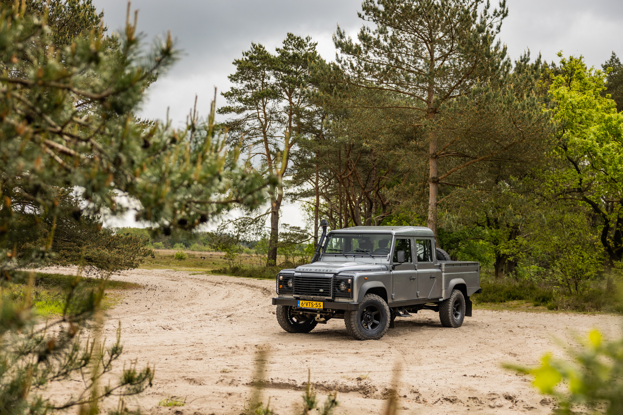 Land Rover Defender 110 Adventure Edition Commercial (2015)