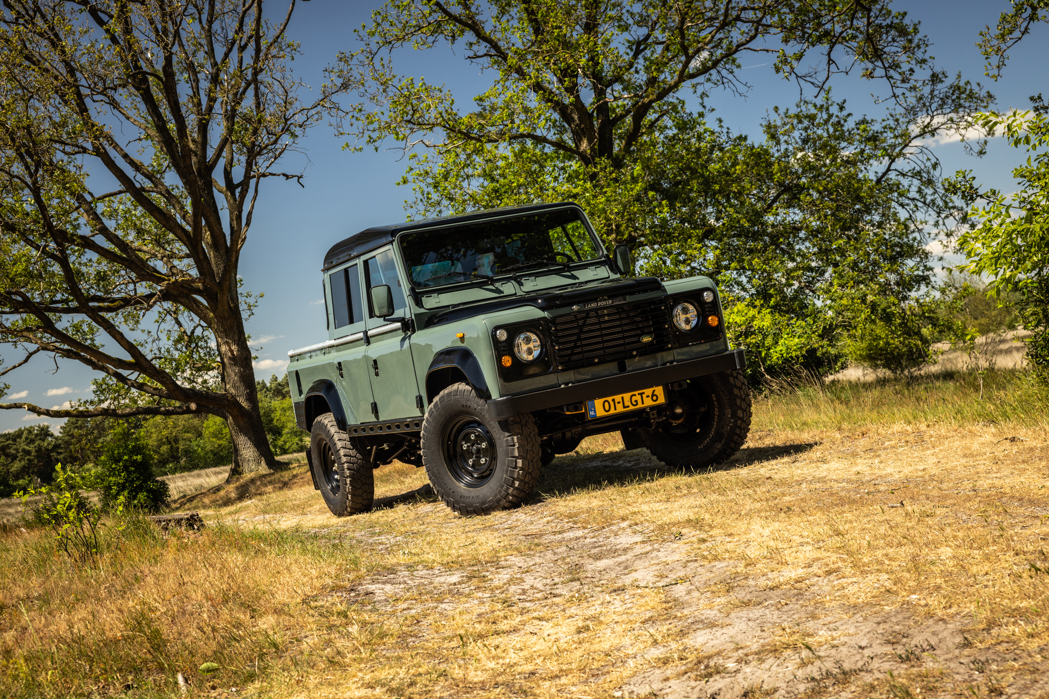 Land Rover Defender 110 Adventure Edition Commercial (2015)