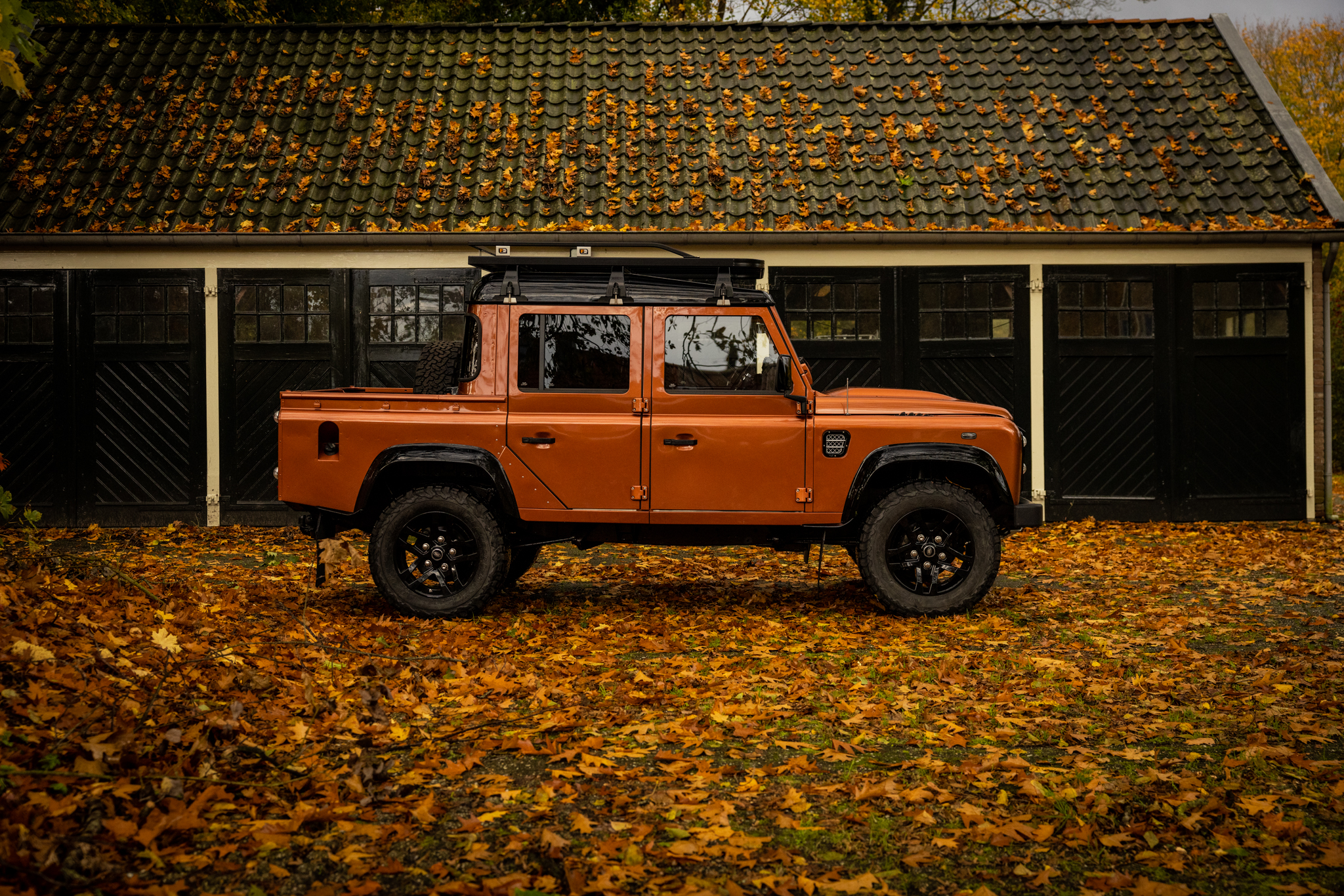 Land Rover Defender 110 Adventure Edition Commercial (2015)