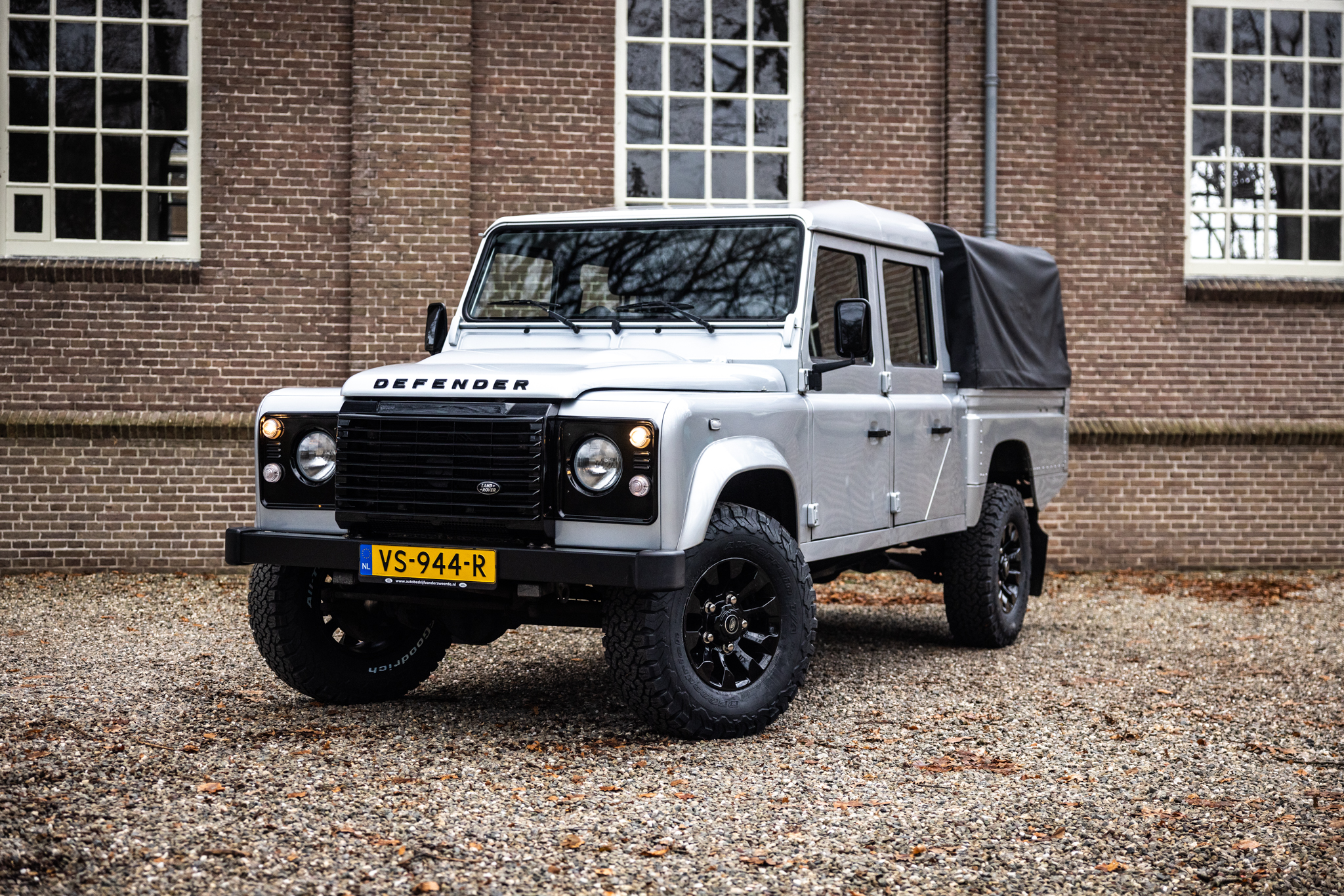 Land Rover Defender 110 Adventure Edition Commercial (2015)