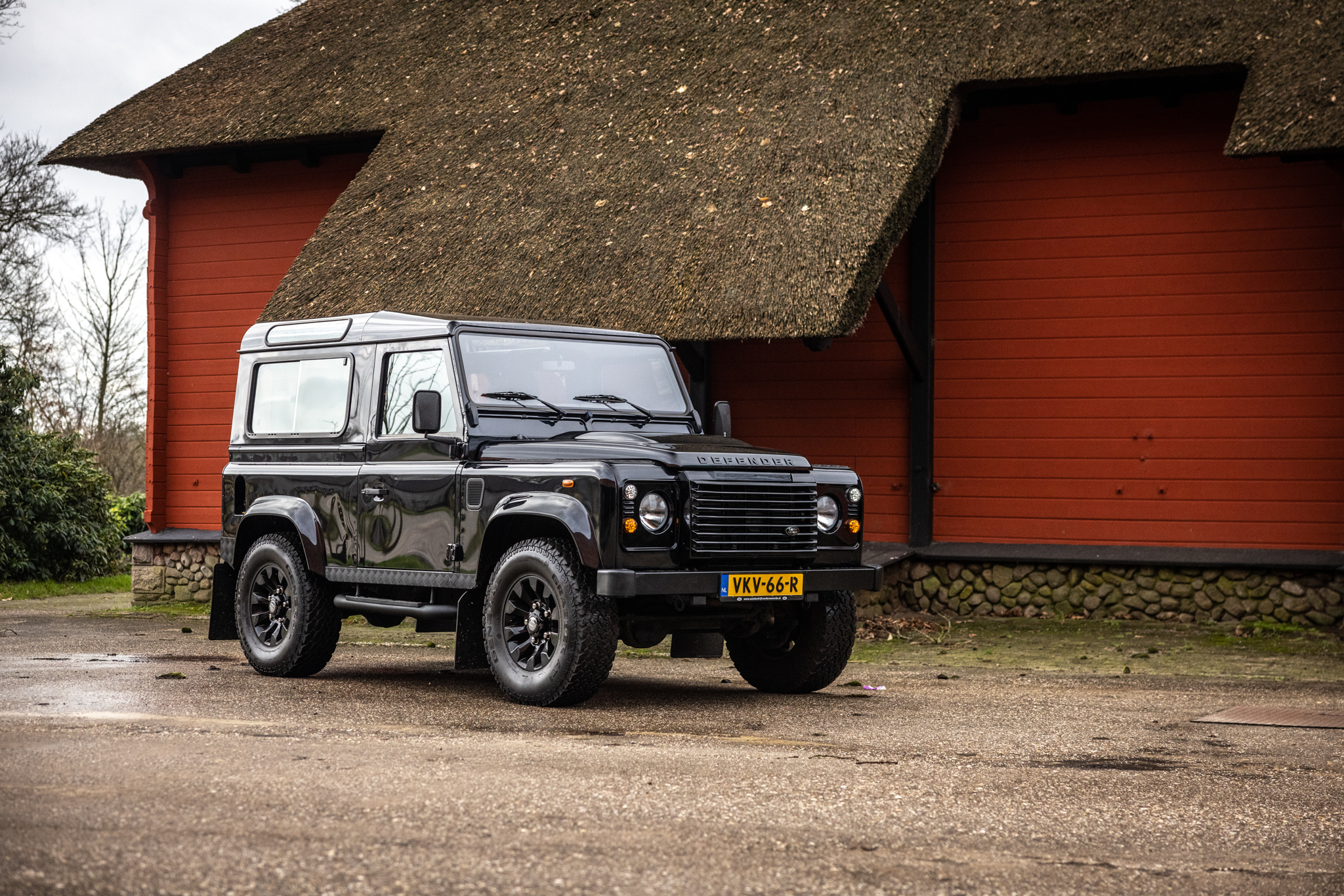 Land Rover Defender 110 Adventure Edition Commercial (2015)