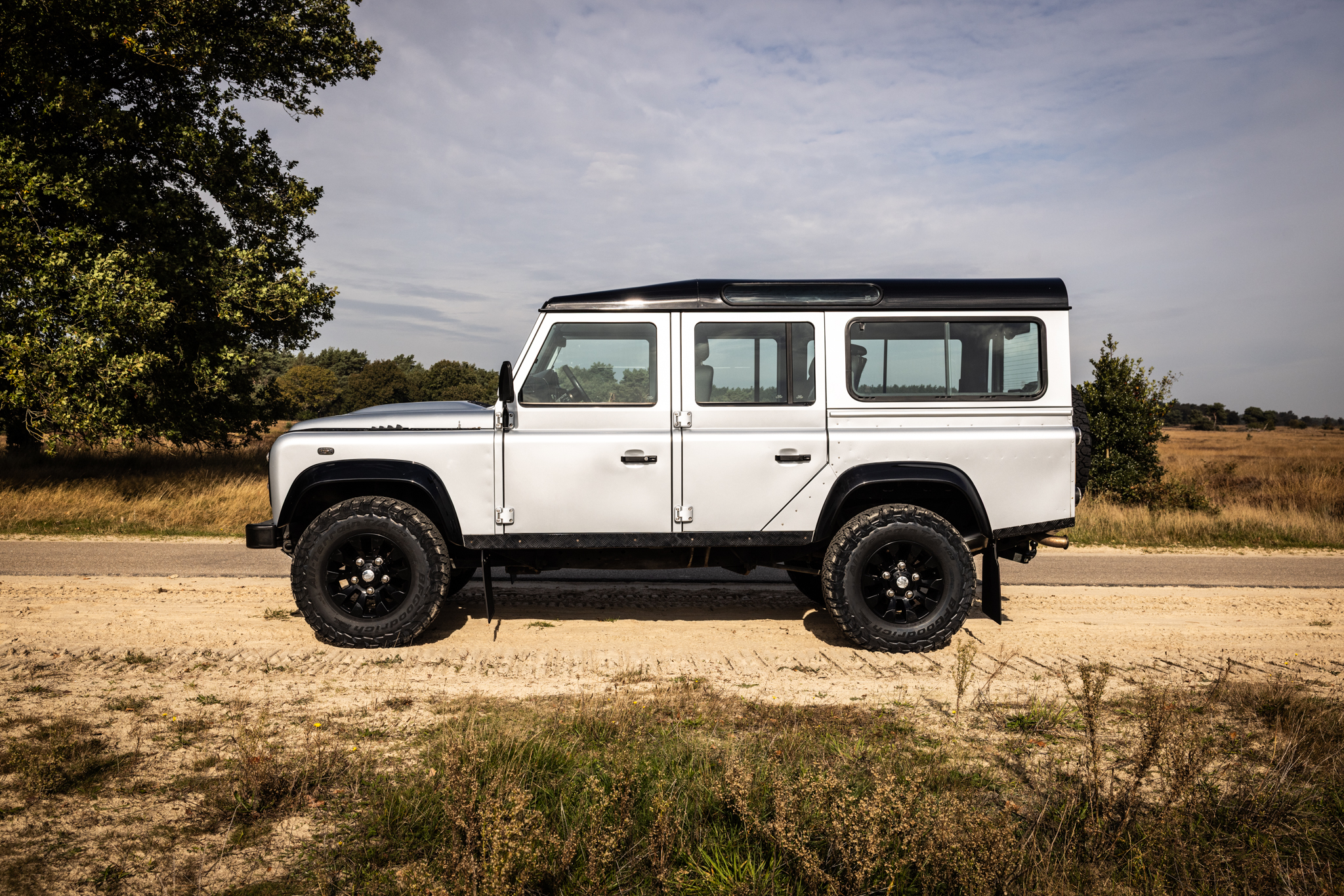 Land Rover Defender 110 P300e (2025)