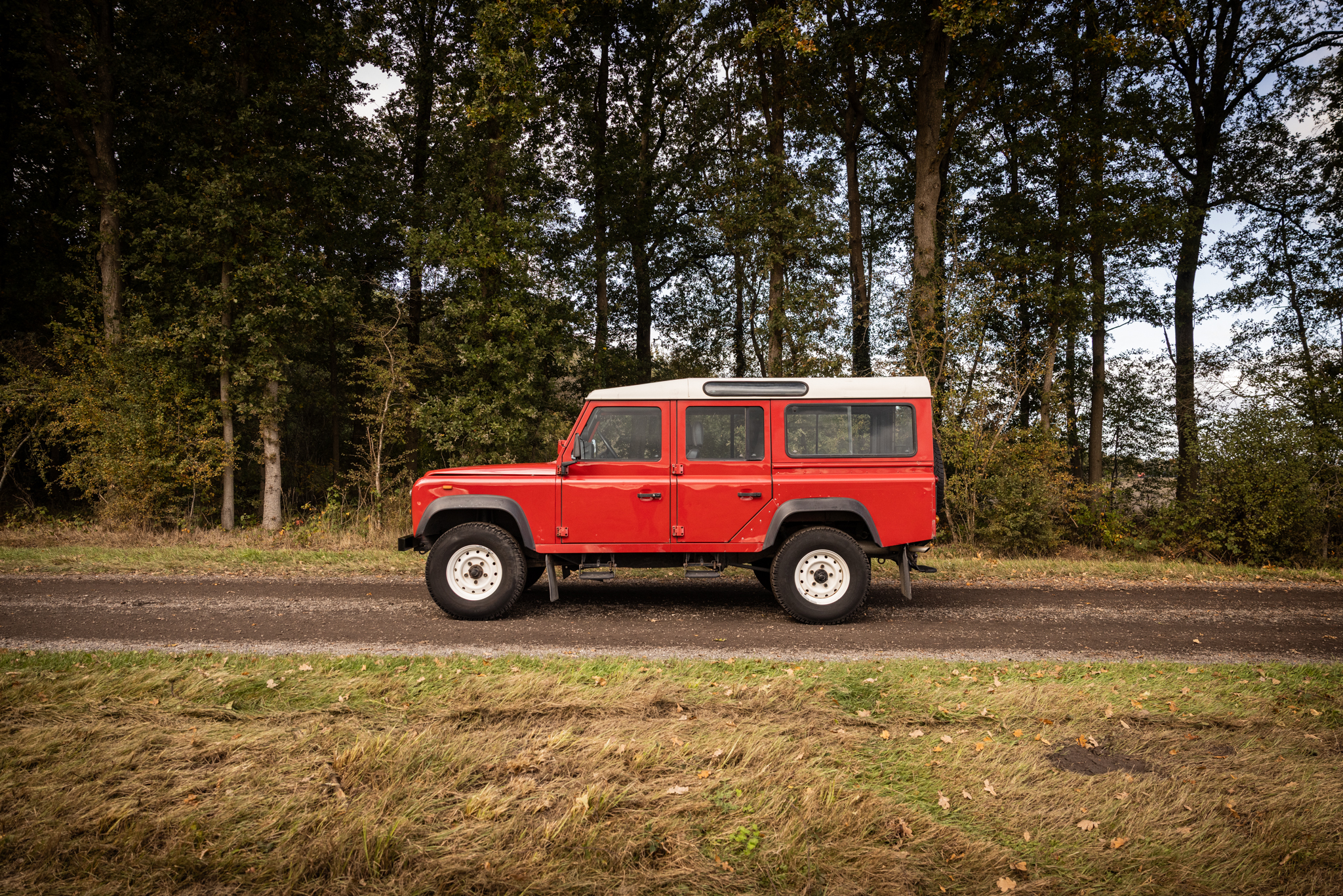 Land Rover Defender 110 P300e (2025)