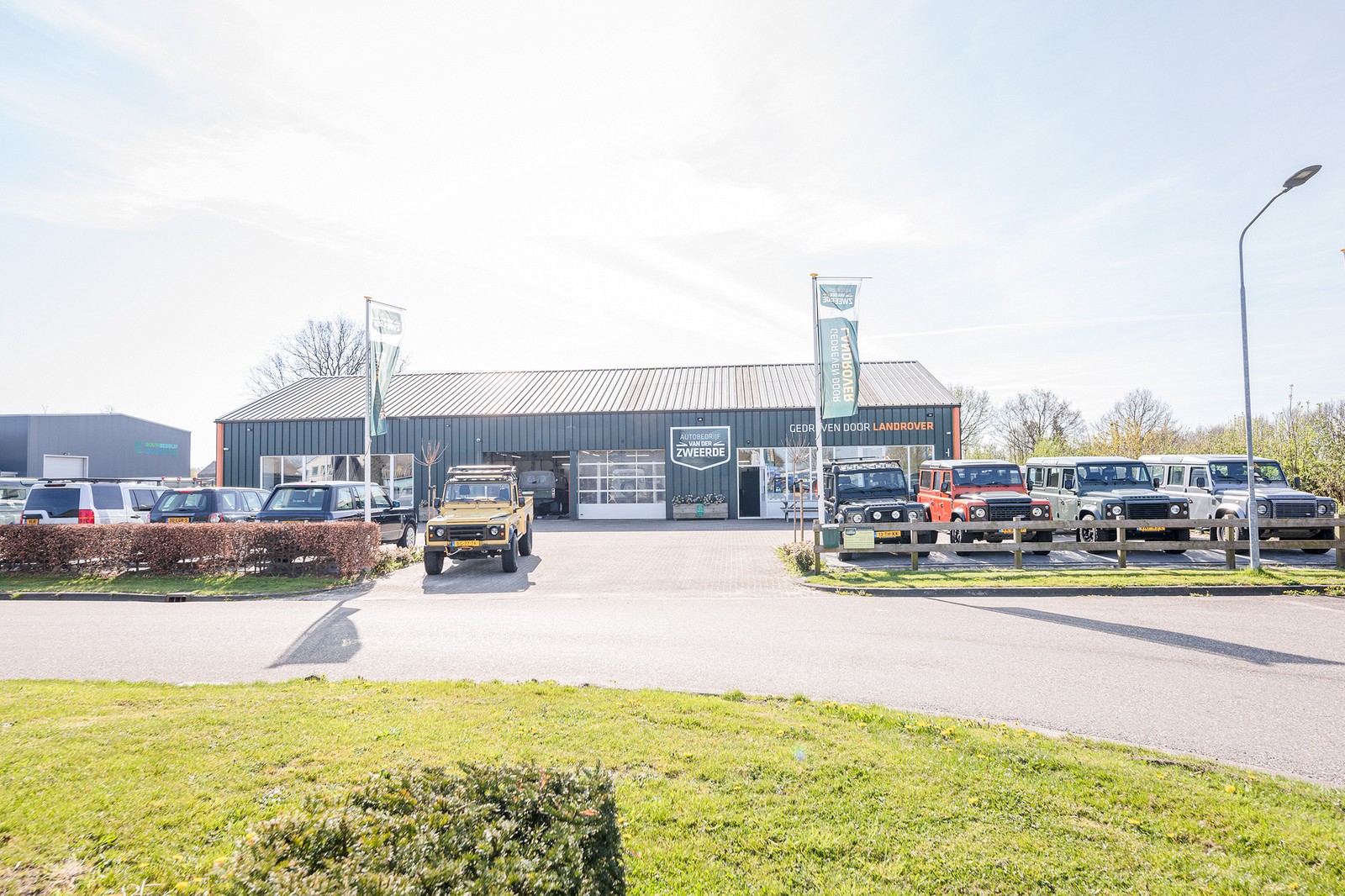 Land Rover Defender X-DynamicP300e HSE (2026)